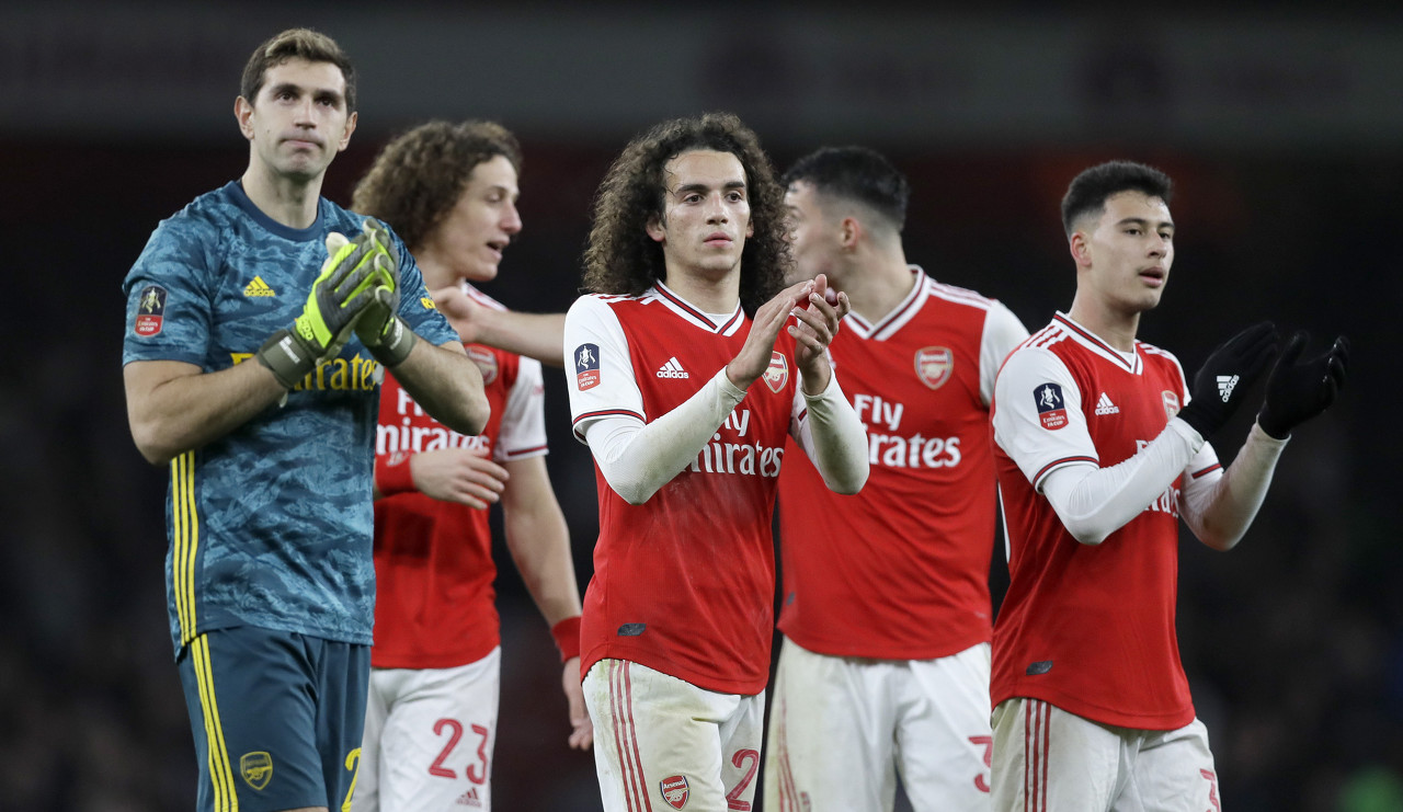 戏剧性拉满，内马尔自八月初后首次破门随后又送出一粒点球（戏剧反转：内马尔八月初后首球入账，随后又送点球）