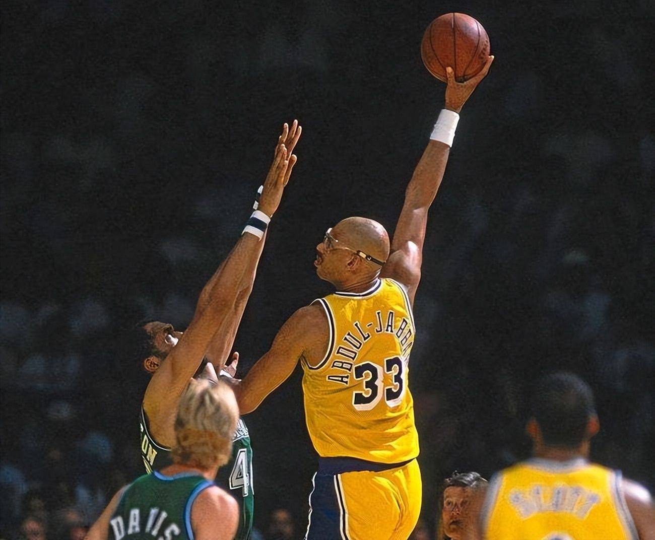 里程碑之战，恩里克迎来执教生涯第400场俱乐部赛事（里程碑之役：恩里克迎来执教生涯第400场俱乐部比赛）