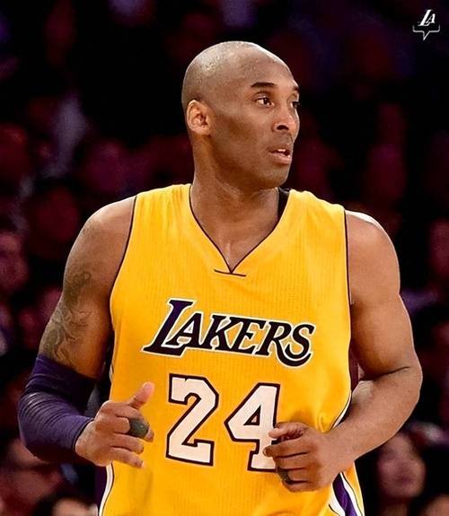 格拉斯纳：带法鹰夺欧联杯冠军永远难忘；格伊是位低调的领袖（格拉斯纳：与法鹰捧起欧联一生难忘；格伊是一位谦逊的领袖）