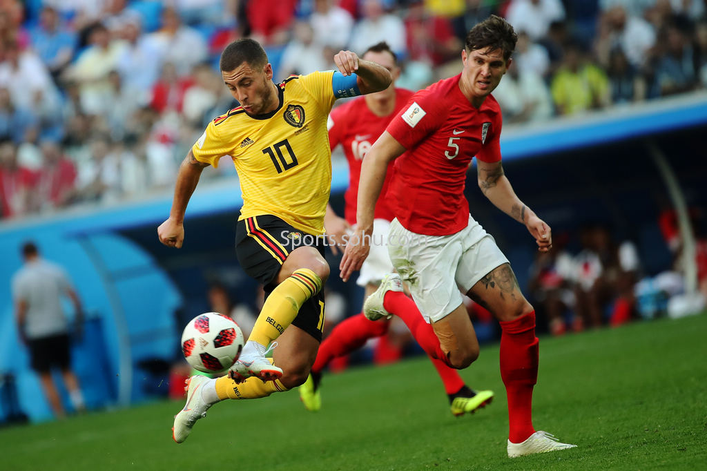 球队末节逆转成功，战术调整显著（末节发力完成逆转，战术调整成效突出）