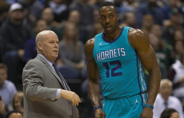 杨晨对话施拉普纳：中国球员不该只为钱踢球，留洋从乙级开始（杨晨与施拉普纳谈中国球员：别只为钱踢球，留洋应从乙级起步）