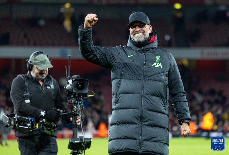 官方：沃尔夫斯堡主帅西蒙尼斯下课；带队10轮联赛距降级区1分（官宣：沃尔夫斯堡解聘主帅西蒙尼斯，执教10轮后球队仅高出降级区1分）