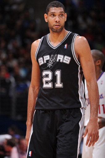 末节轰17分接管比赛！兰德尔20中10得到25分6板（最后一节狂飙17分统治比赛！兰德尔20投10中拿下25分6篮板）