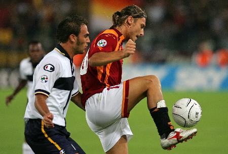 罗马诺：有关谁是GOAT的讨论很有趣，但在那不勒斯马拉多纳是神（罗马诺谈GOAT：争论虽热，但在那不勒斯马拉多纳就是神）