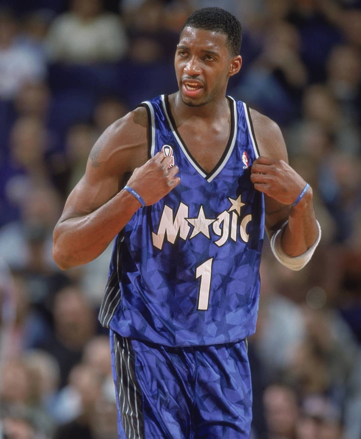 外线神准！齐麟5记三分球拿下19分4板2助1帽（外线火力全开！齐麟命中5记三分轰下19分4板2助1帽）