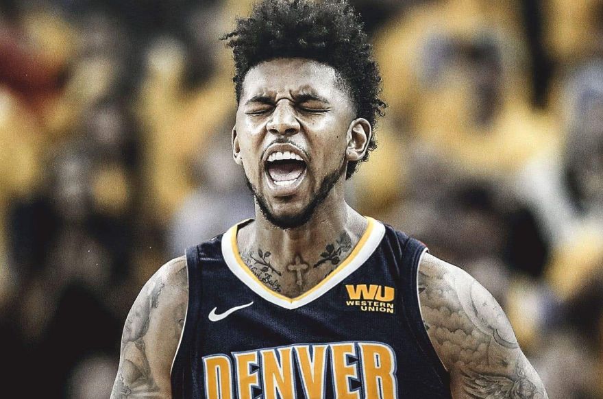 记者：梅西到诺坎普后请求工作人员入场许可，巴萨欣然同意（记者称梅西抵达诺坎普先向工作人员申请入场，巴萨爽快放行）