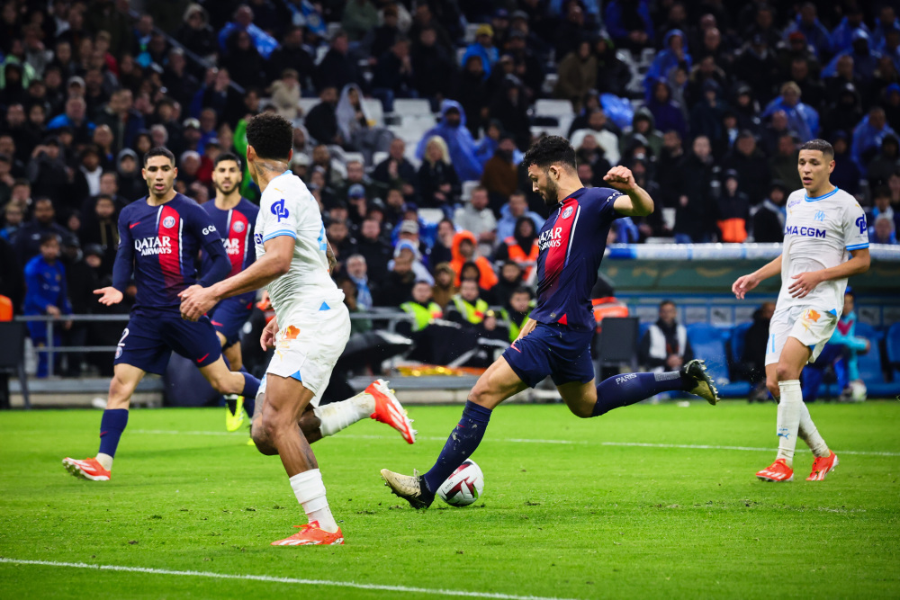 弗兰克新书透露：曾在一天内和曼联、切尔西进行了谈判（弗兰克在新书中披露：同一天先后与曼联和切尔西洽谈）