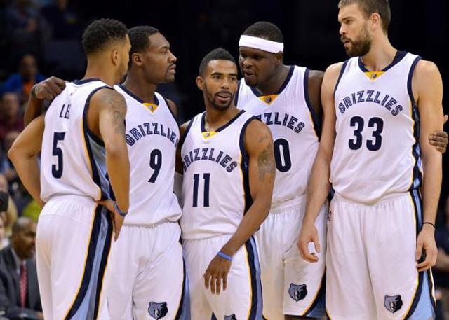 意大利杯八强已定六席！最后两战暗藏玄机：罗马怕重蹈覆辙？科莫黑马归来？（意大利杯八强锁定六席！末两战悬念迭起：罗马会重蹈覆辙？科莫黑马再现？）